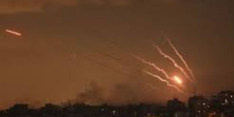 صواريخ المقاومة تقصف تل أبيب