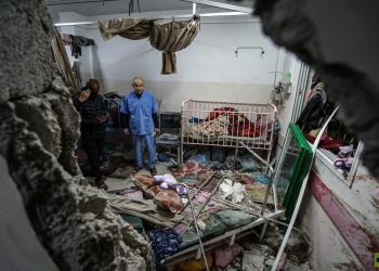 صحة غزة : مجمع ناصر الطبي يتعرض لشظايا تهدد حياة المرضى 5