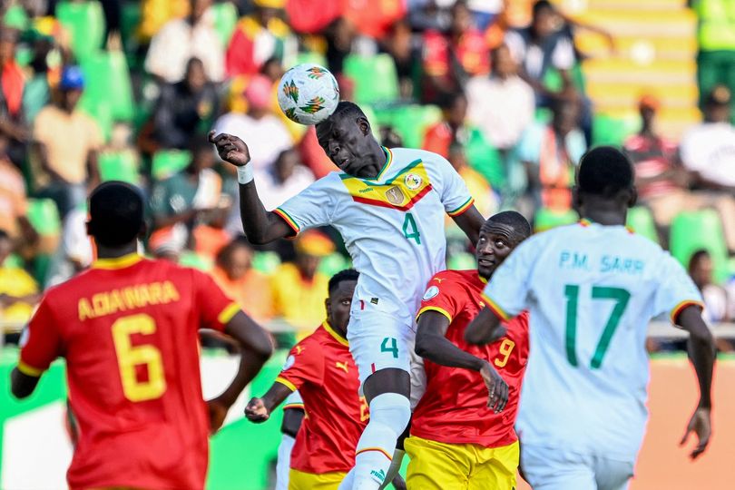 مشادة بين لاعبي السنغال وغينيا