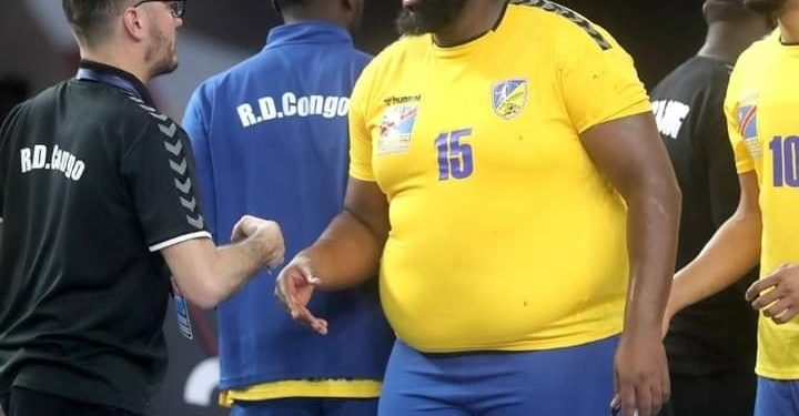 كرة يد.. لاعب الكونغو يثير الجدل في مباراة مصر بسبب حجمه 1