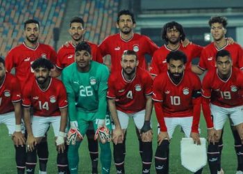 منتخب مصر يرتدي القميص الأحمر وموزمبيق بالأصفر 1