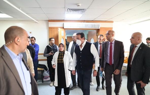 وزير الصحة يفاجئ مستشفى بني سويف التخصصي ويكتشف كوارث (صور) 1