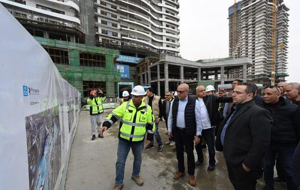 وزير الإسكان يتفقد مشروع أبراج الداون تاون بمدينة العلمين الجديدة