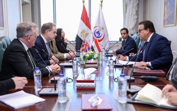 وزير الصحة يستقبل السفير البريطاني بالقاهرة لبحث سبل التعاون بين البلدين