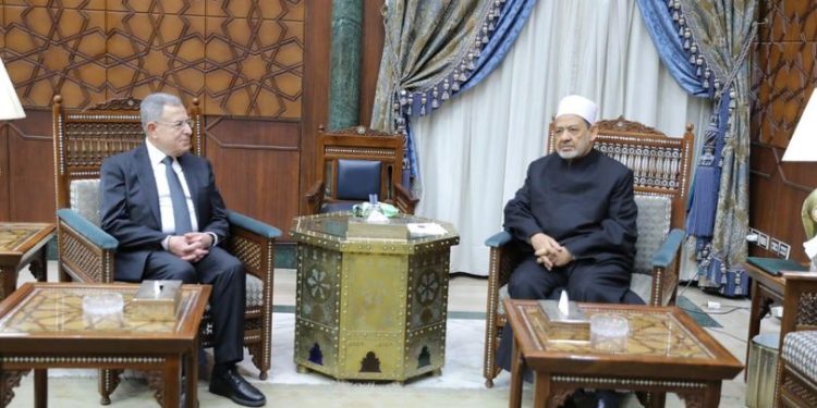 شيخ الأزهر يستقبل السفير اليمني بالقاهرة ويناقشان سبل تعزيز التعاون المشترك