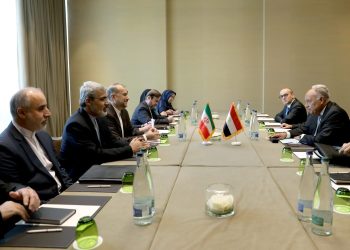 وزير الخارجية يلتقي بنظيره الإيراني على هامش اجتماعات مجلس حقوق الإنسان بجنيف
