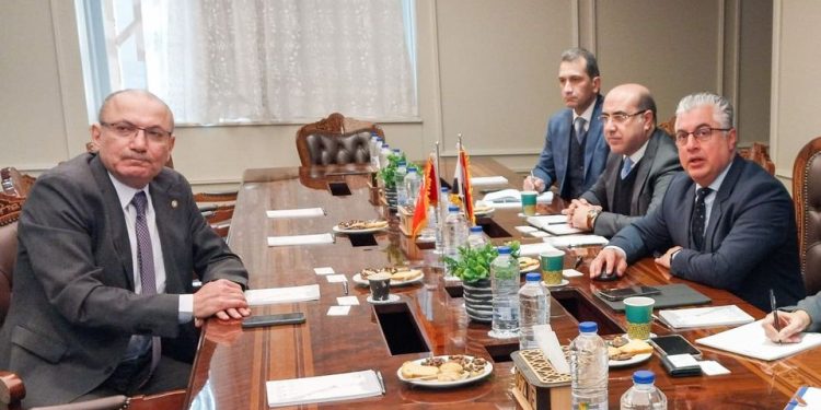رئيس اقتصادية قناة السويس يستقبل السفير التركي بالقاهرة لبحث التعاون