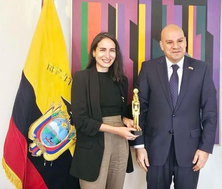 سفير مصر في كيتو يلتقي وزيرة الثقافة والتراث بالإكوادور 1