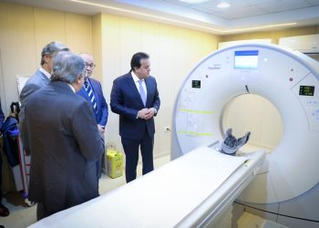 وزير الصحة يتفقد مستشفى إمبابة العام.. ويتابع عمل وحدة الأشعة المقطعية المقدمة من الحكومة الكندية 8