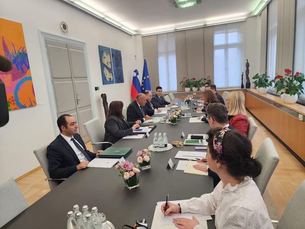 وزير الخارجية يعقد مباحثات مع نظيرته السلوفينية بـ لوبليانا 4