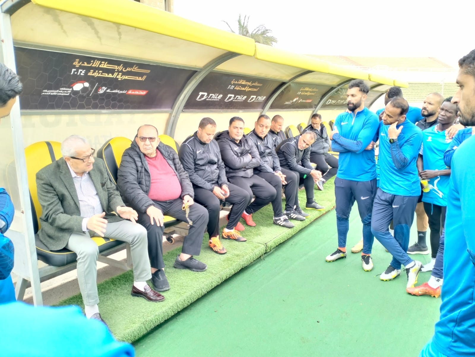 رئيس المقاولون العرب يحفز اللاعبين قبل مواجهة إنبي في الدوري 3