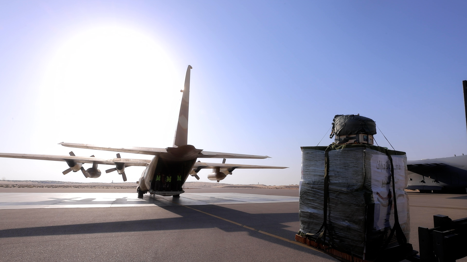 المتحدث العسكري: مصر والإمارات تواصلان الإسقاط الجوي للمساعدات شمال غزة 5