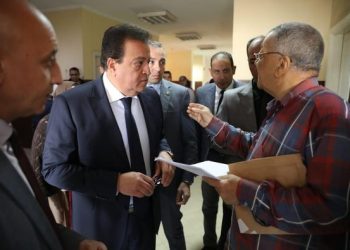 وزير الصحة يتفقد مركز طب أسرة «ميت عقبة» ضمن جولاته الميدانية المفاجئة