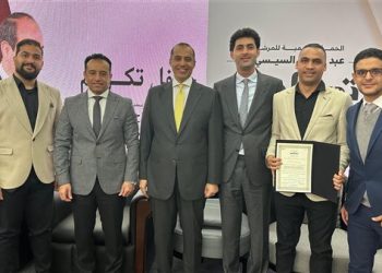 تكريم أحمد أبو بكر رئيس لجنة المنصات الرقمية من الحملة الرسمية للرئيس السيسي 1