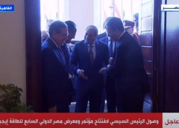 السيسي يصل مقر انعقاد معرض مصر الدولي السابع للطاقة 6