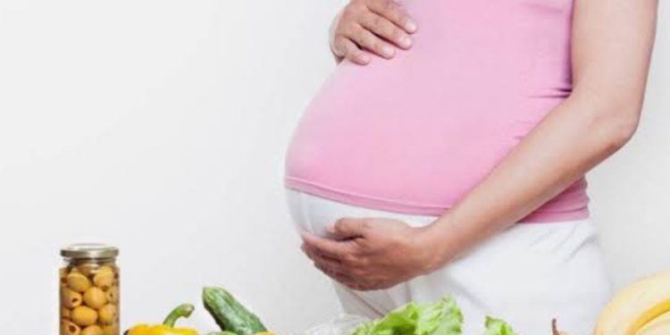 تعرفي على أهم الأطعمة التي ينصح بتناولها أثناء الحمل 1
