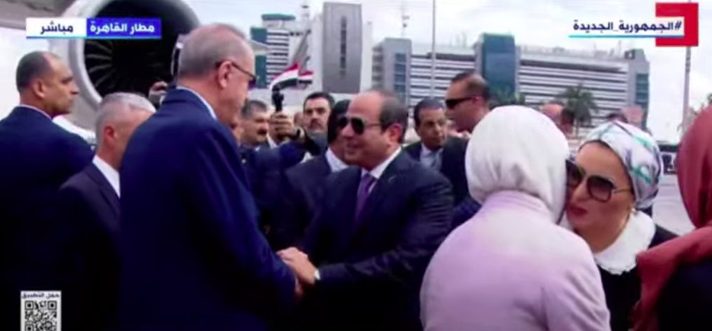الرئيس السيسي يستقبل أردوغان فور وصوله مطار القاهرة باستراحة الرئاسة 1