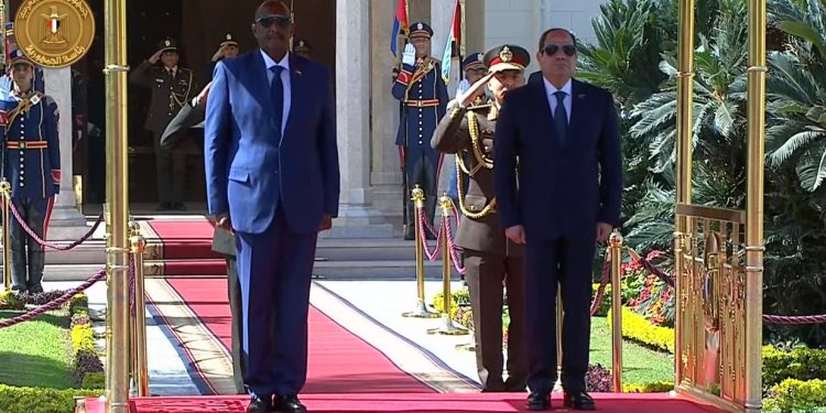 وصول الرئيس السيسي ورئيس مجلس السيادة السوداني لقصر الاتحادية 1