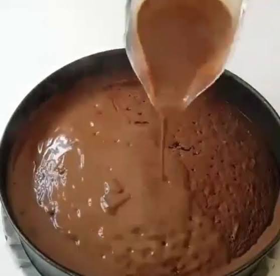 بدون فرن .. طريقة عمل كيك الشوكولاتة الهش 2