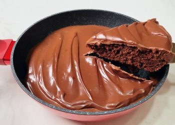 بدون فرن .. طريقة عمل كيك الشوكولاتة الهش 1