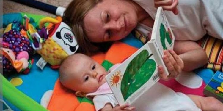 اليونيسيف تكشف فوائد القراءة للمواليد.. و٣ طرق لجذب انتباه الرضع  1