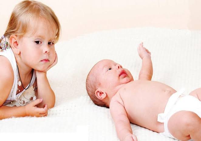 استشاري: 7 خطوات تخلصك من غيرة طفلك من المولود الجديد 3