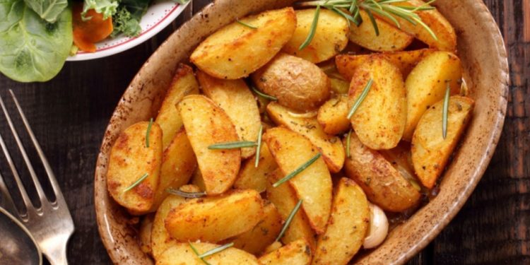 بدون زيت.. طريقة لذيذة وصحية لتحضير البطاطس 1