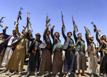 عاجل..التحالف الامريكي البريطاني ينفذ ضربات مشتركة ضد الحوثيين 1