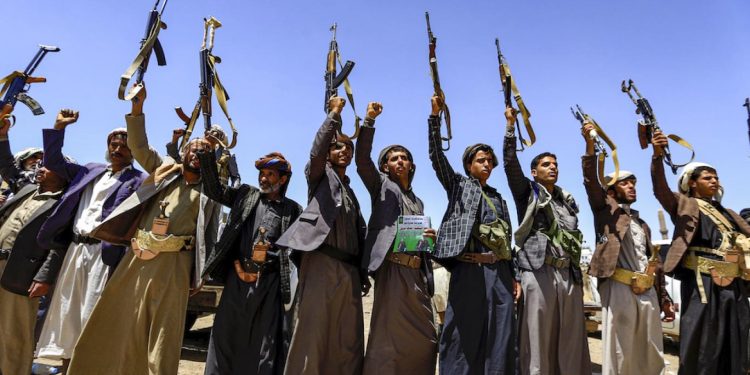 عاجل..التحالف الامريكي البريطاني ينفذ ضربات مشتركة ضد الحوثيين 1