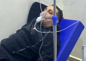 رضا البحراوي أثناء نقله للمستشفى