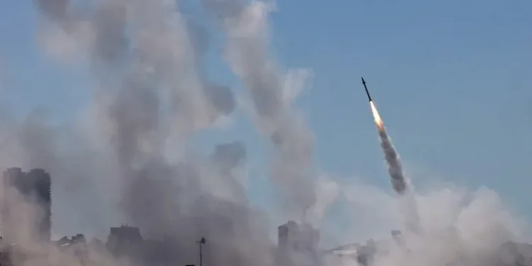 صاروخ لبناني يضرب إسرائيل