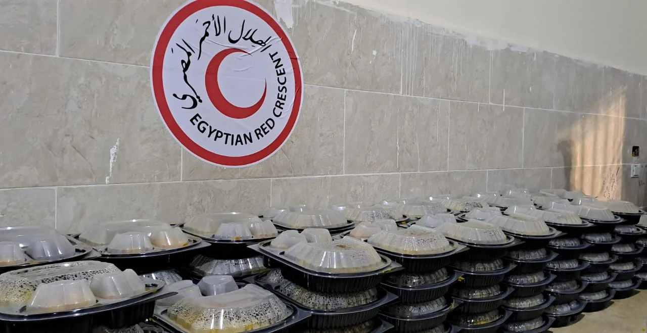 تحت شعار "مطبخ إنساني يطعم أملا"  إنتاج 7 آلاف وجبة يوميا للأسر النازحة في قطاع غزة 2