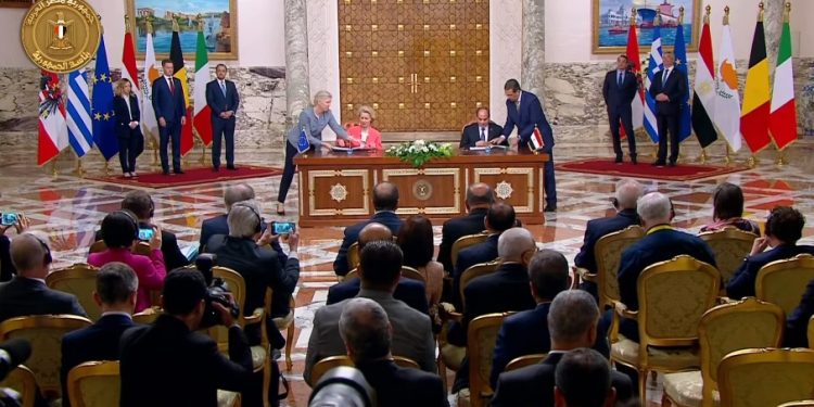 الرئيس السيسي يشهد مراسم توقيع اتفاقيات ويعقد مؤتمرًا صحفيًا مشتركًا مع القادة الأوروبيين
