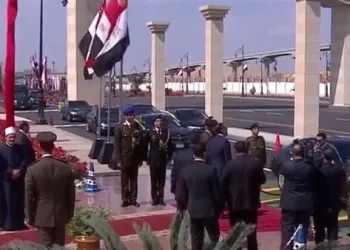 بمناسبة يوم الشهيد.. الرئيس السيسي يصل مسجد المشير لأداء صلاة الجمعة