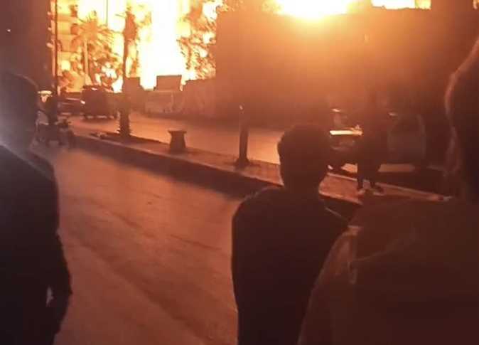 اشتعال النيران في مول تجاري بشارع الـ 90 في القاهرة الجديدة 2
