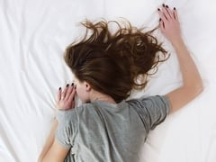 كيف تحمي شعرك من التقصف والتساقط أثناء النوم؟ 4