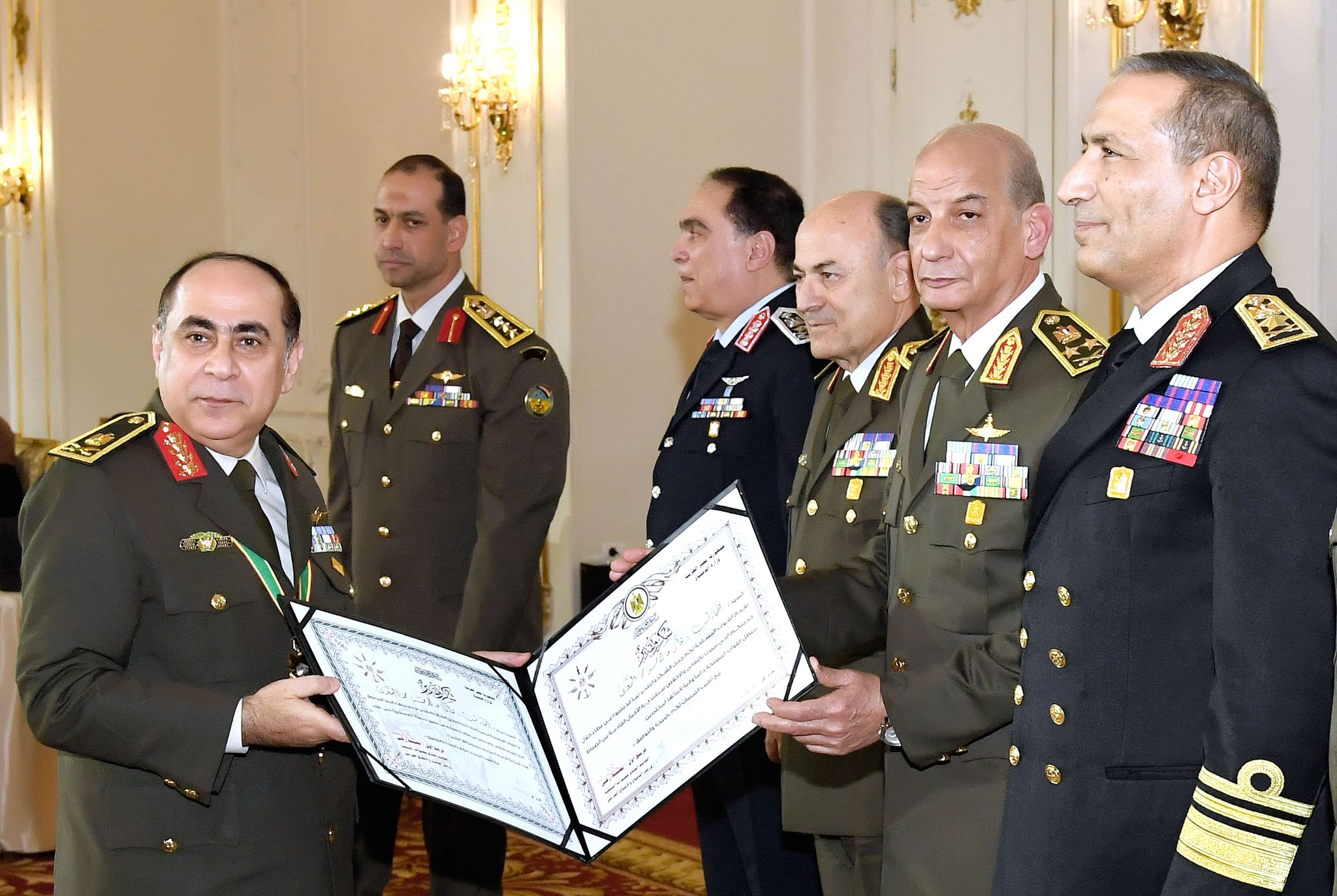 وزير الدفاع يكرم قادة القوات المسلحة المحالين للتقاعد |صور 7