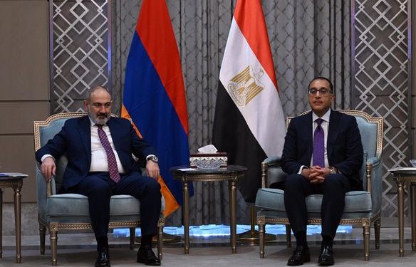 رئيس الوزراء يلتقي رئيس وزراء أرمينيا والوفد المرافق