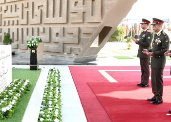 الرئيس السيسي ينيب وزير الدفاع لوضع إكليل من الزهور على النصب التذكاري للشهداء 3