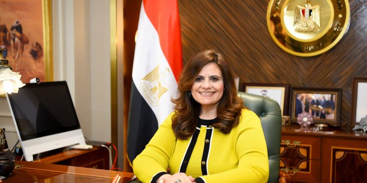 وزيرة الهجرة تعقد اجتماعًا تشاوريًا مع المجموعة المؤسسة للشركة الاستثمارية للمصريين بالخارج