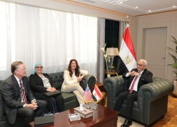 وزير التعليم يبحث مع سفيرة أمريكا بالقاهرة التوسع في مدارس "STEM”