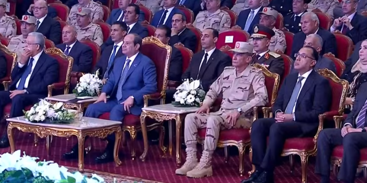 "مصر بتحبك ياريس".. رسالة المصريين للرئيس السيسي خلال الندوة التثقيفية 1