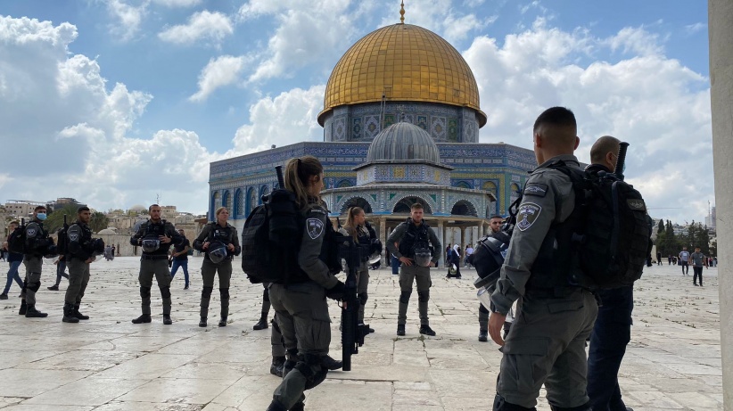 قوات الاحتلال تعيق وصول المصلين للمسجد الأقصى