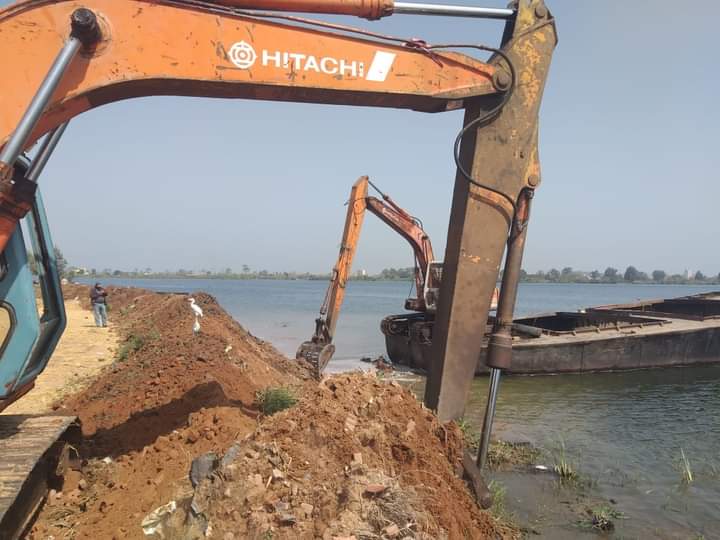 وزير الري يتابع أعمال تطوير وإزالة التعديات على مجرى نهر النيل 4
