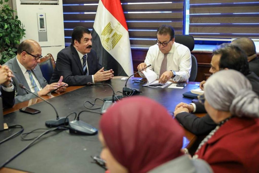 عبدالغفار يبحث مع ممثلي الجمعية المصرية لجراحة الأوعية الدموية والتداخلية  3