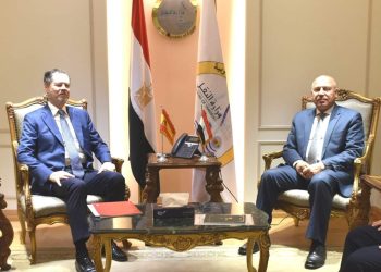 الوزير يتابع مستجدات إنشاء مصنع لتوطين صناعة الوحدات المتحركة في مصر 1