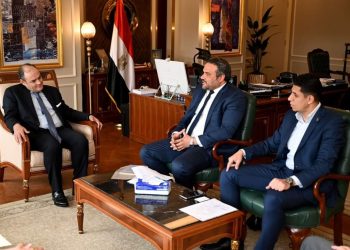 وزير التجارة والصناعة يستعرض فرص ومقومات الاستثمار في مصر 5