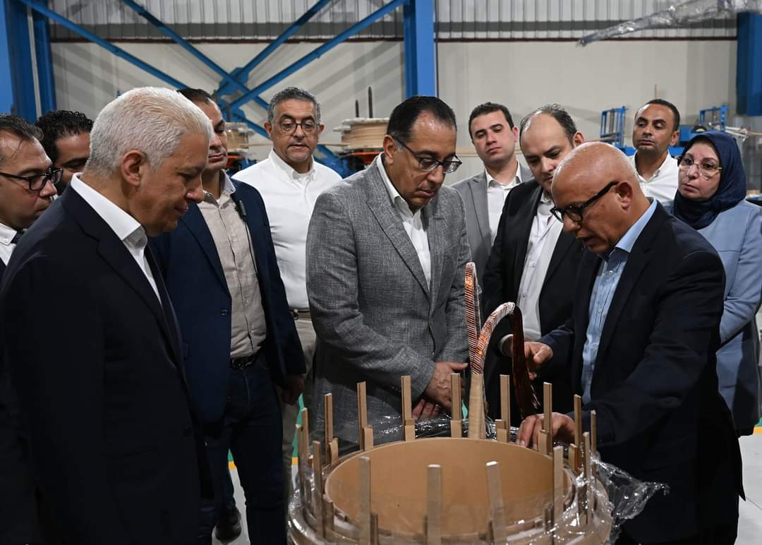 رئيس الوزراء يزور مصنع "السويدي" للمحولات الكهربائية بالعاشر من رمضان 3