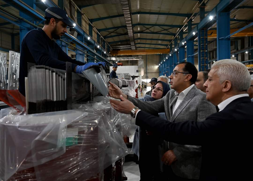 رئيس الوزراء يزور مصنع "السويدي" للمحولات الكهربائية بالعاشر من رمضان 5