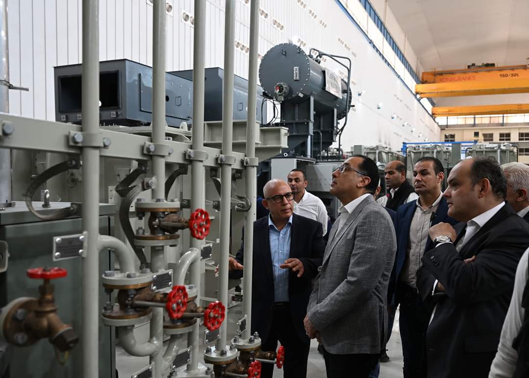 رئيس الوزراء يزور مصنع "السويدي" للمحولات الكهربائية بالعاشر من رمضان 6